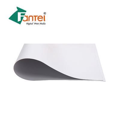 Hohe glatte Flex-PVC-Fahne Rolls zerreißen farbenreiches Drucken des Widerstand-CMYK